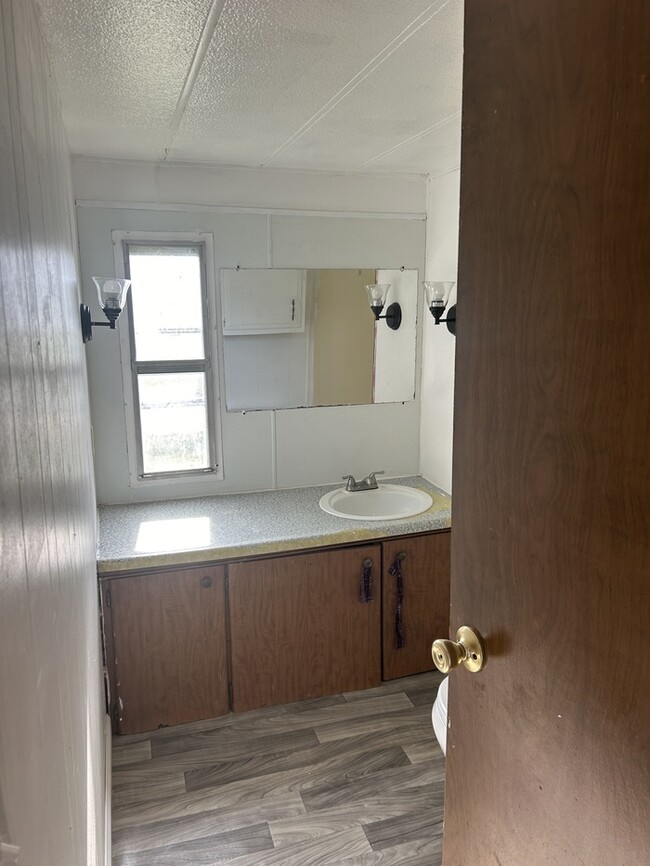 Foto del edificio - 2 Bedroom/1 Bathroom Mobile Home