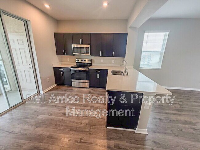 Foto del edificio - 6334 Fairmont Ln