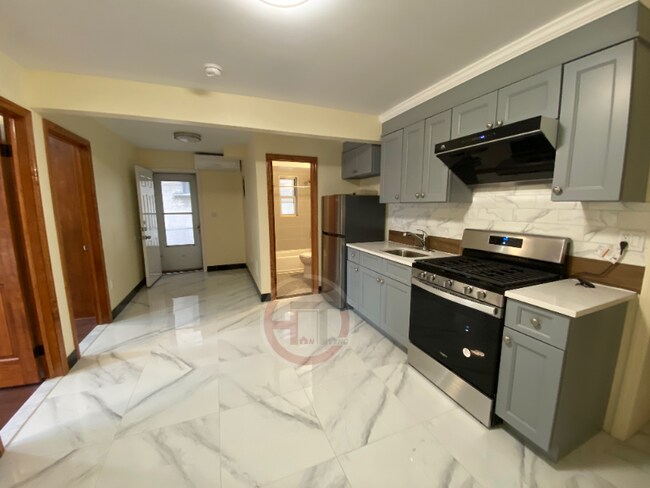 Foto del edificio - 1318 Mace Ave