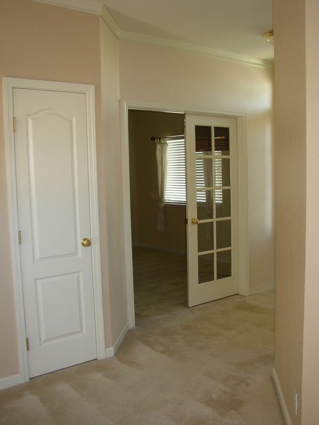 Building Photo - 748 Mulbarton Ct