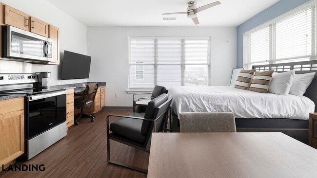 Building Photo - 302 13th St S