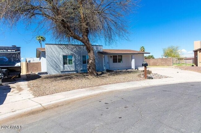 Foto del edificio - 1025 N Menze St