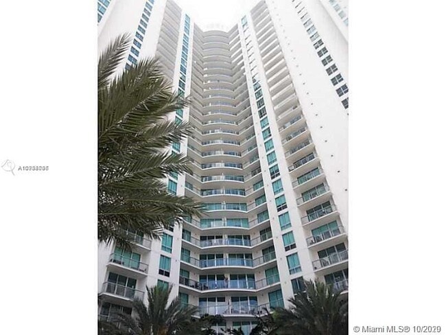 Building Photo - 300 S Biscayne Blvd