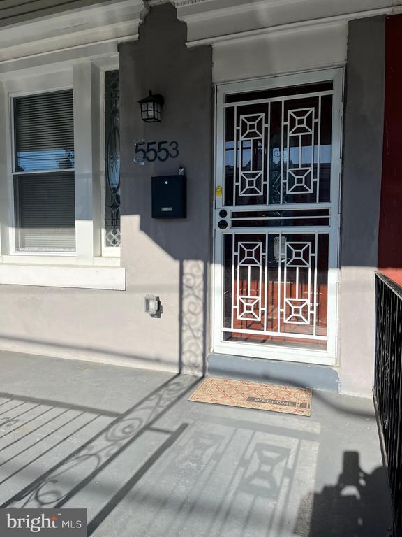 Foto del edificio - 5553 Larchwood Ave