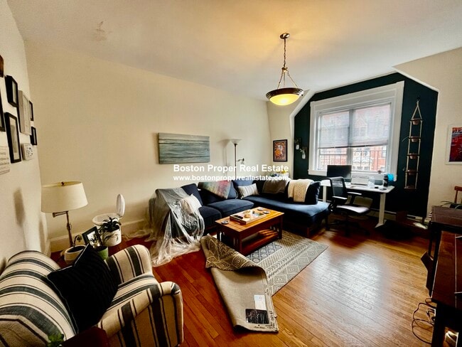 Building Photo - 269 Newbury St