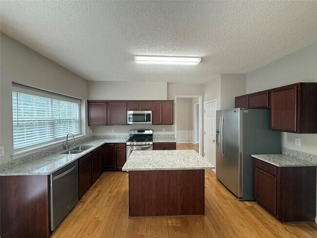 Foto del edificio - 2328 Moccasin Creek Ct NW