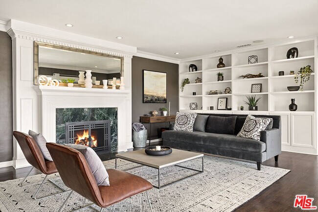 Foto del edificio - 2439 Creston Way