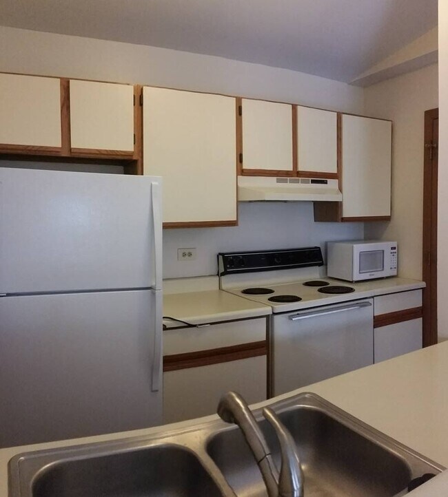 Kitchen - 4314 W Shamrock Ln