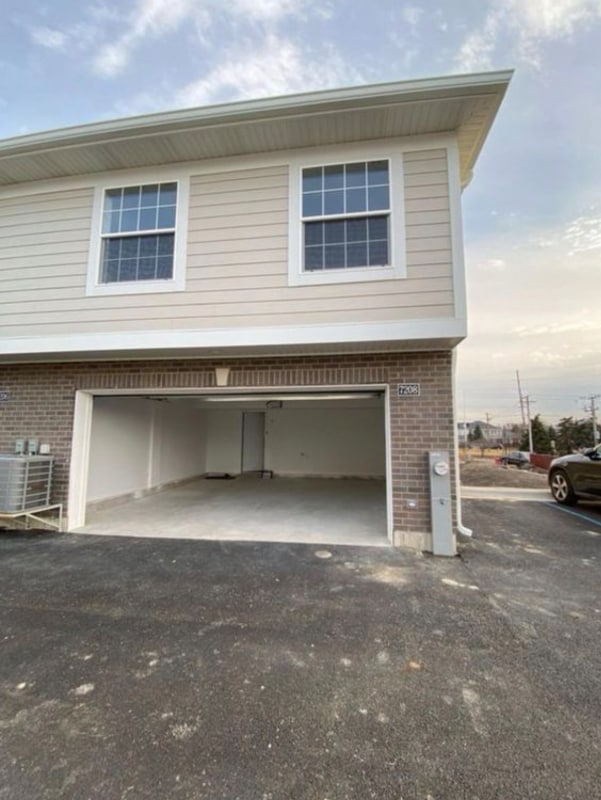 Photo - 7208 Farmstead Ln (Hanover Park, IL)