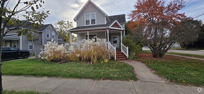 Building Photo - 303 E McKinley St