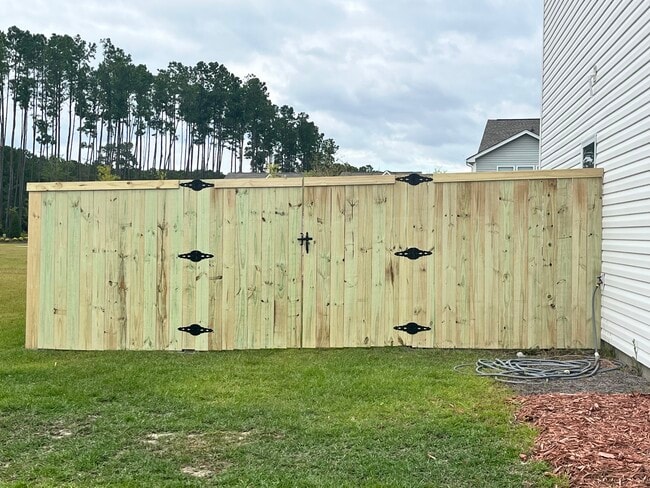 Building Photo - 518 Purple Finch Rd