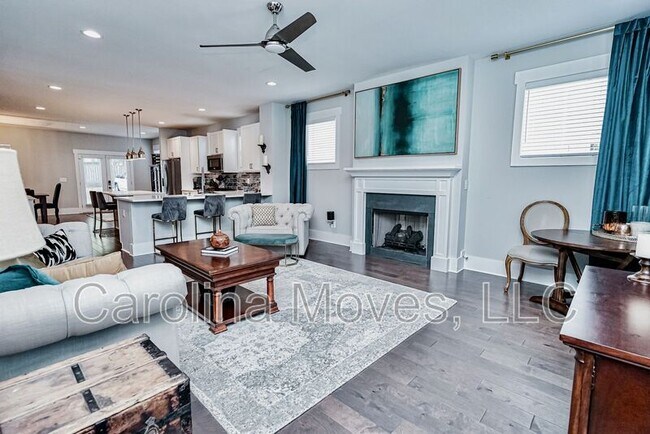 Photo - 10 Stall St House