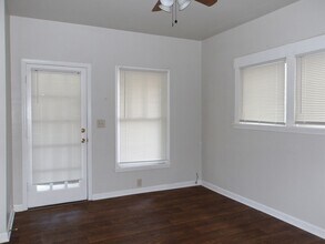 Building Photo - 633 W Ormsby Ave