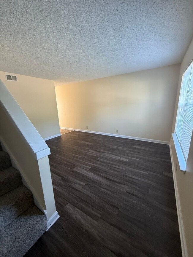 Foto del edificio - Affordable Townhome with Free Rent