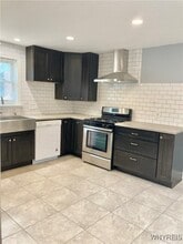 Building Photo - 143 Cottage St