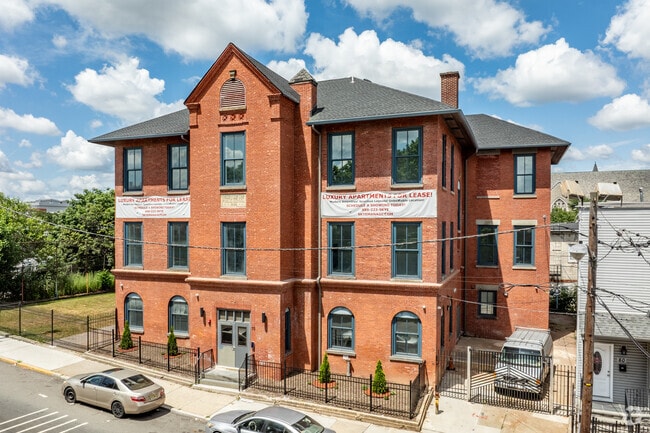 Foto del edificio - 70 Roseville Ave