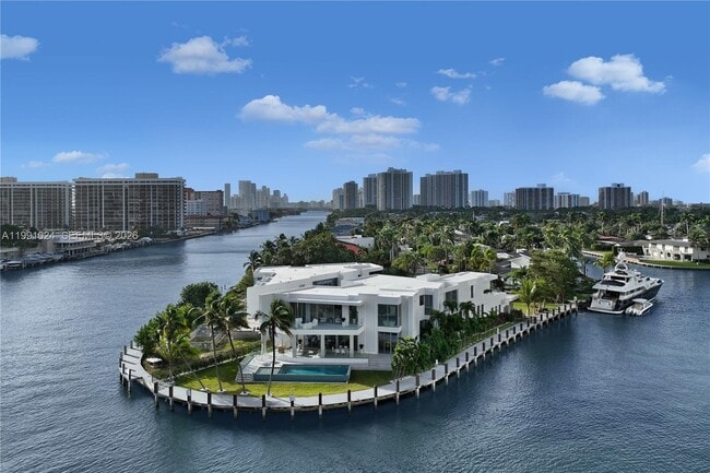 Building Photo - 501 Palm Dr