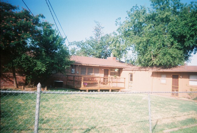 Building Photo - 1610 Mesquite St