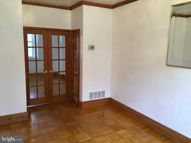 Foto del edificio - 2477 W Cold Spring Ln