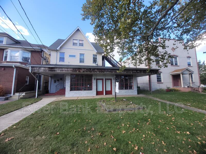 317 E Broad St, Palmyra, NJ 08065 Condo for Rent in Palmyra, NJ