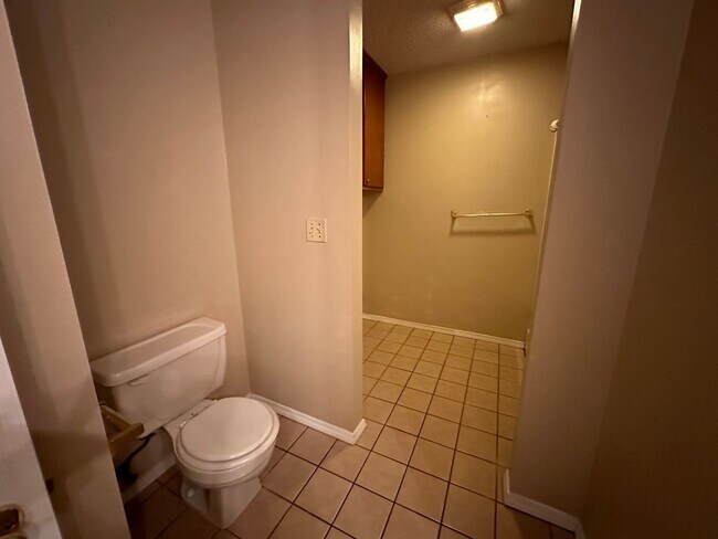 Building Photo - 47 Lynnwood