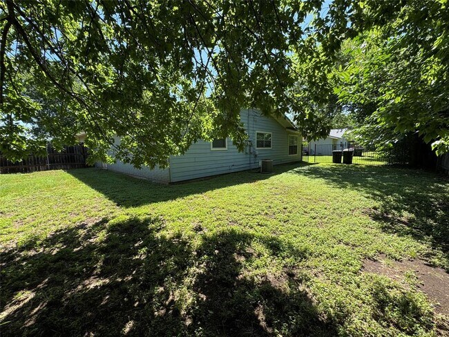 Foto del edificio - 2304 Mesquite Ln