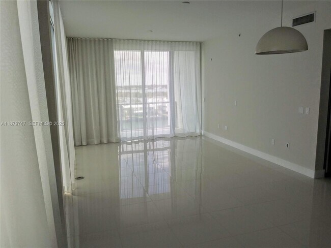 Foto del edificio - 7928 East Dr