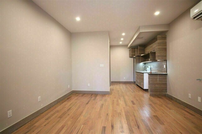 Building Photo - 1142 Dekalb Ave