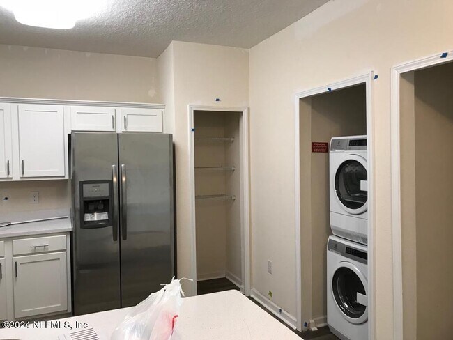 Building Photo - 4931 Key Lime Dr