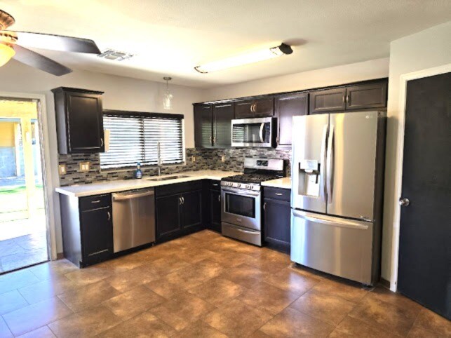 Building Photo - 7865 E Rooner Dr