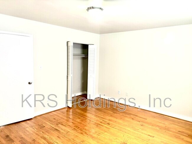 Foto del edificio - 5228 Goolsby Ct