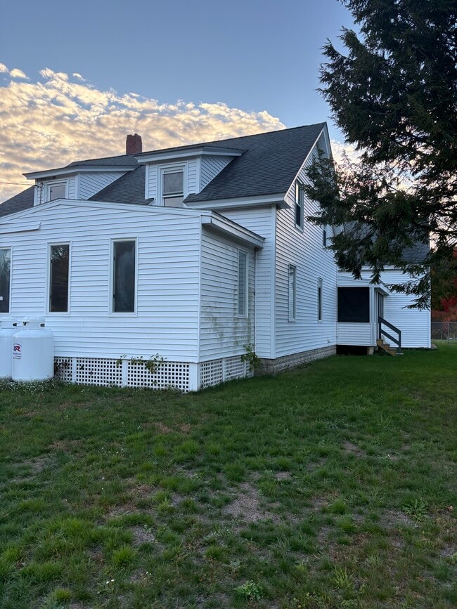 Building Photo - 261 Shaker Rd