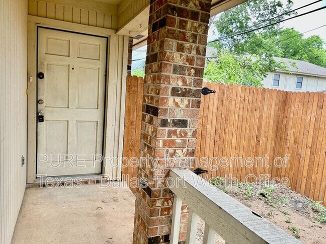 Foto del edificio - 6258 Canyon Cir