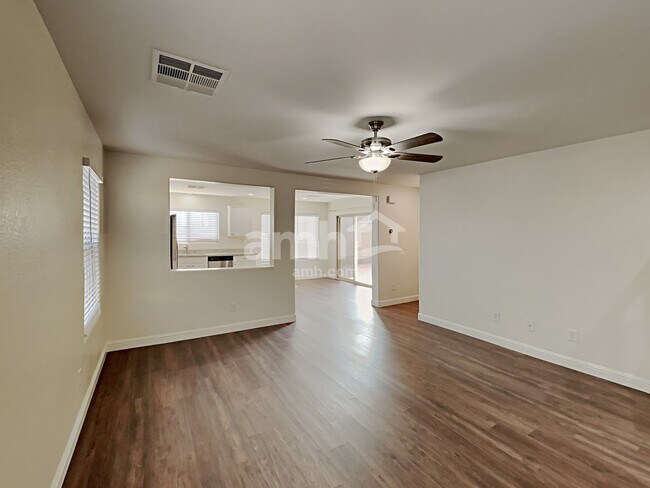 Foto del edificio - 10729 W Old Ironsides Ave