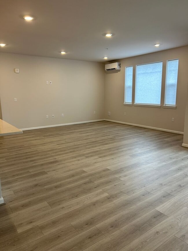 Building Photo - 2Bd/2Ba Redmond House