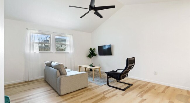 Building Photo - 1118 Ebert Ave