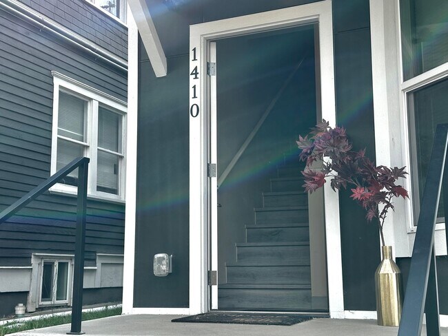 Foto del edificio - 2BR | 1BA – Washer & Dryer, A/C in Every R...