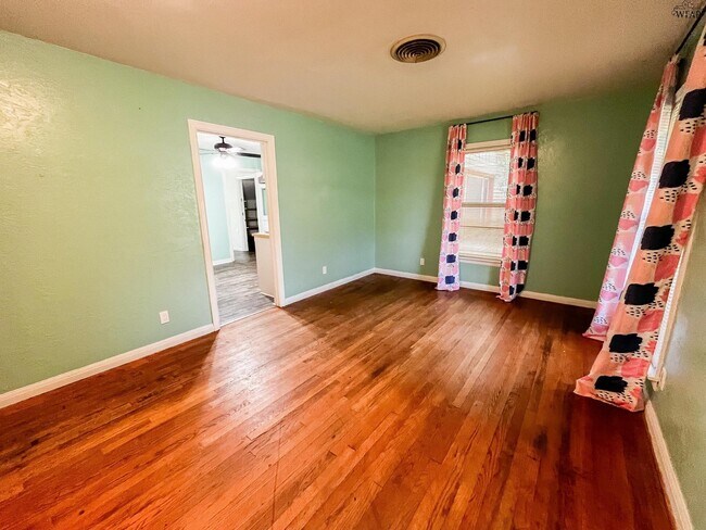 Building Photo - 1549 NORRIS Rd