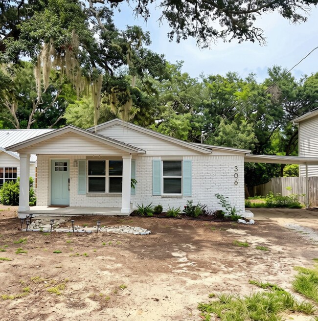 Building Photo - 306 Florida St