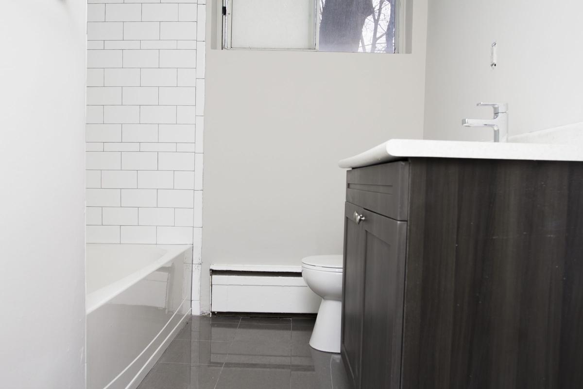 Cameron Court Apartments 40 McKay Rd Hamilton, ON