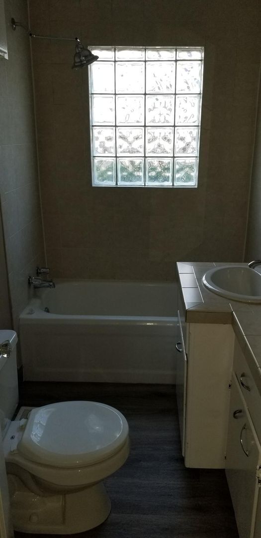 Foto del edificio - 320 S School St