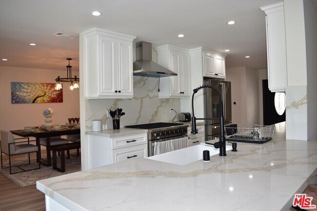 Foto del edificio - 1430 W Westmont Dr