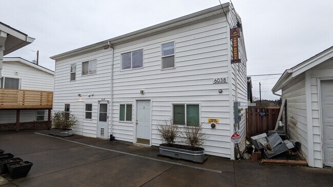 Foto del edificio - 6038 SE Milwaukie Ave