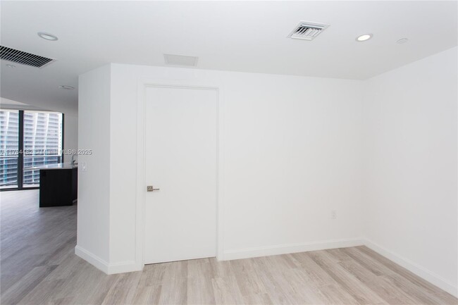 Foto del edificio - 45 SW 9th St
