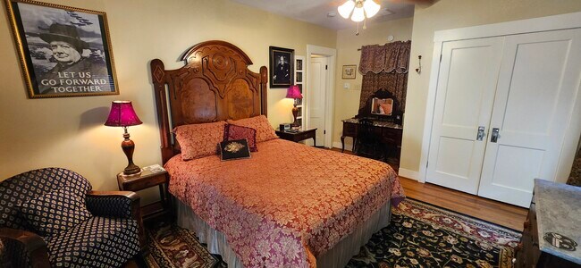 Foto del edificio - 404 Sunny Ln
