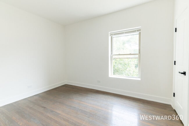 Building Photo - 6201 N Glenwood Ave