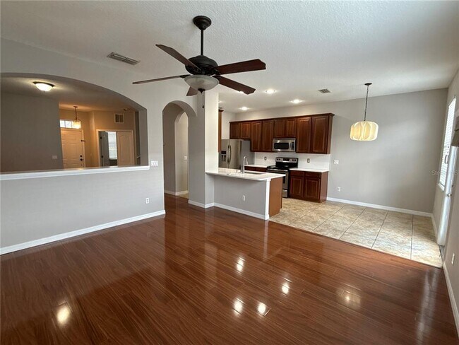 Foto del edificio - 2121 J Lawson Blvd