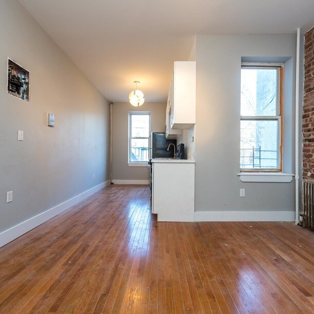 Primary Photo - 1408 Putnam Ave
