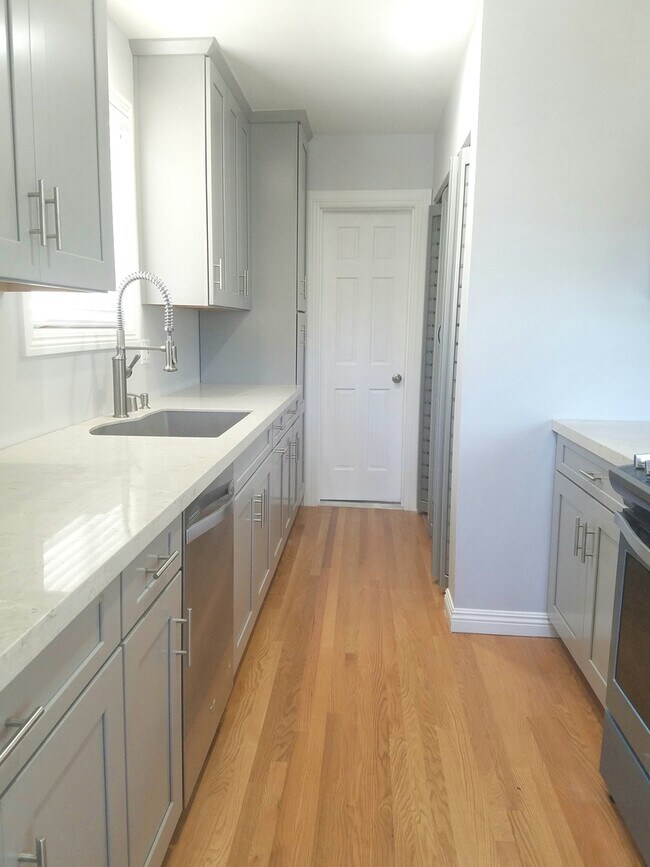 Foto del edificio - Cozy Remodeled 3 Bedroom Home In Culver City!