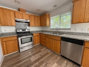 Building Photo - 514 NE 80th Ave